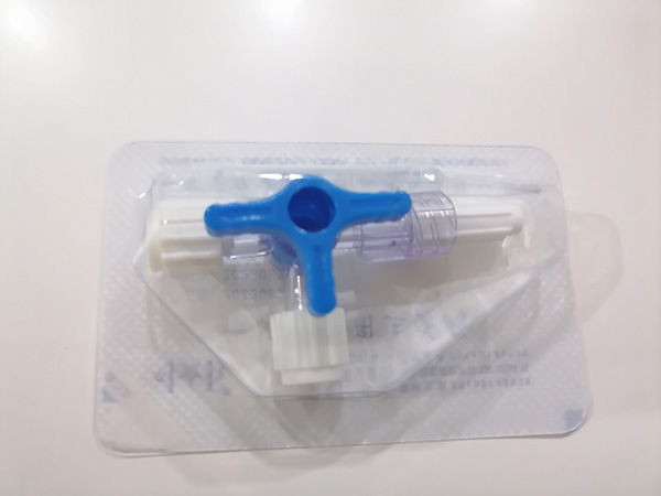 輸液器直接接 vs 用三通閥？哪種方式更安全、更方便？