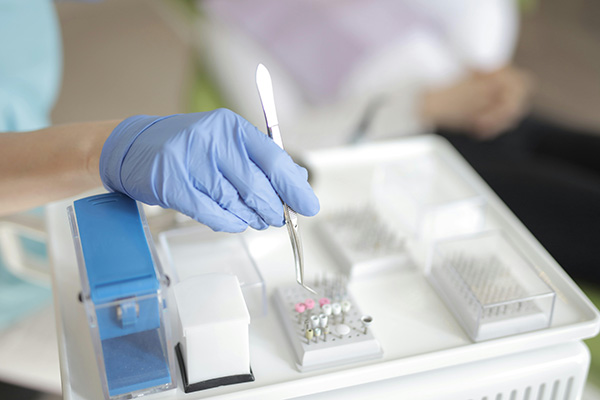 突發(fā)腦壓包？別慌！這 3 個關(guān)鍵信號早發(fā)現(xiàn)，能幫你避開大風險